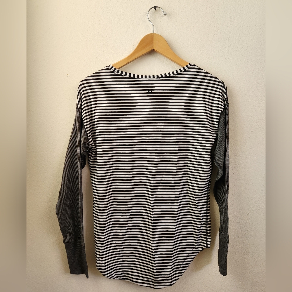 Lululemon Women's Weekend Long Sleeve Shirt Classic Stripe Black White Size 4 - Picture 7 of 8